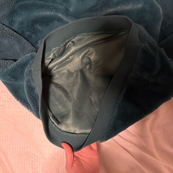 DARK GREEN FURRY URBAN OUTFITTERS LARGE HOODIE - Picture 5 of 5